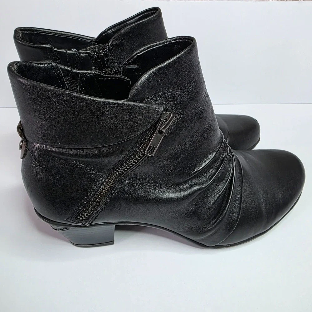 Earth Pegasus black leather ankle boots size 8.5